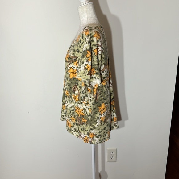 Women’s Set of Two V-Neck Short Sleeve Shirts - XL - Picture 9 of 12